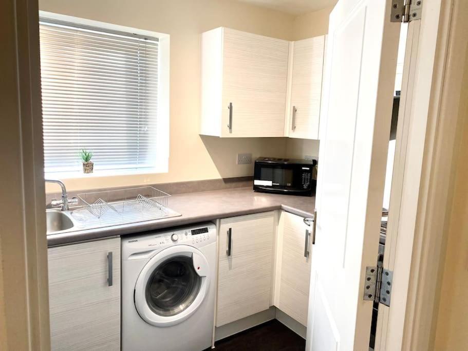 Amazing 2-Bed City Centre Apt With Parking Coventry Bagian luar foto