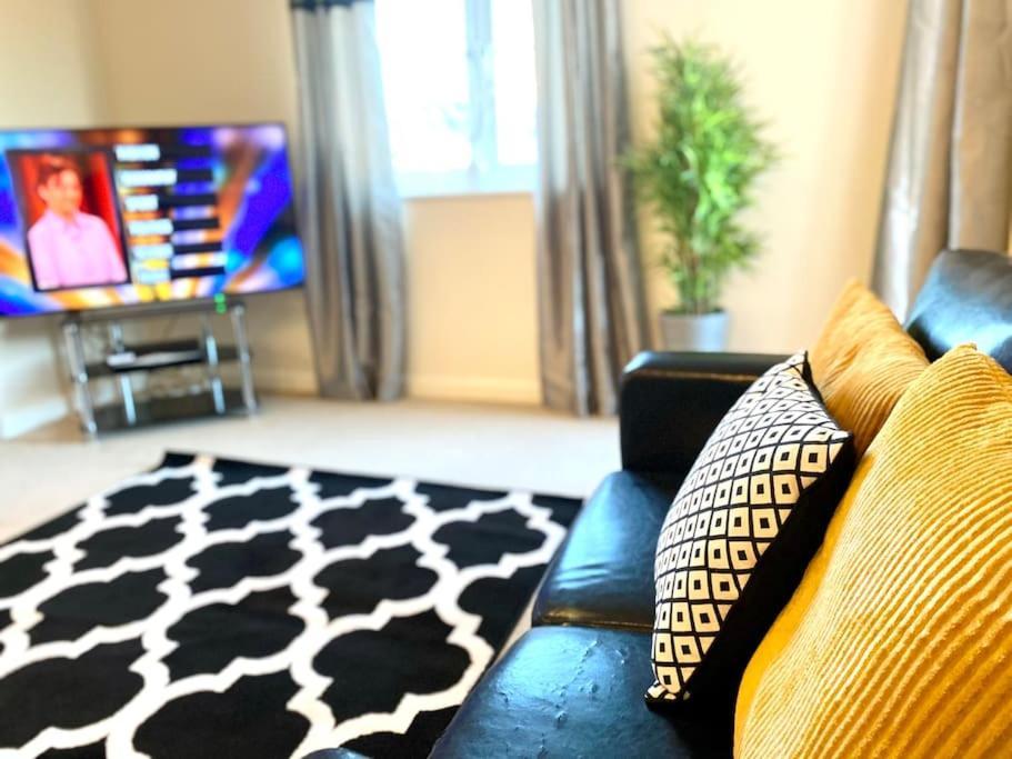 Amazing 2-Bed City Centre Apt With Parking Coventry Bagian luar foto