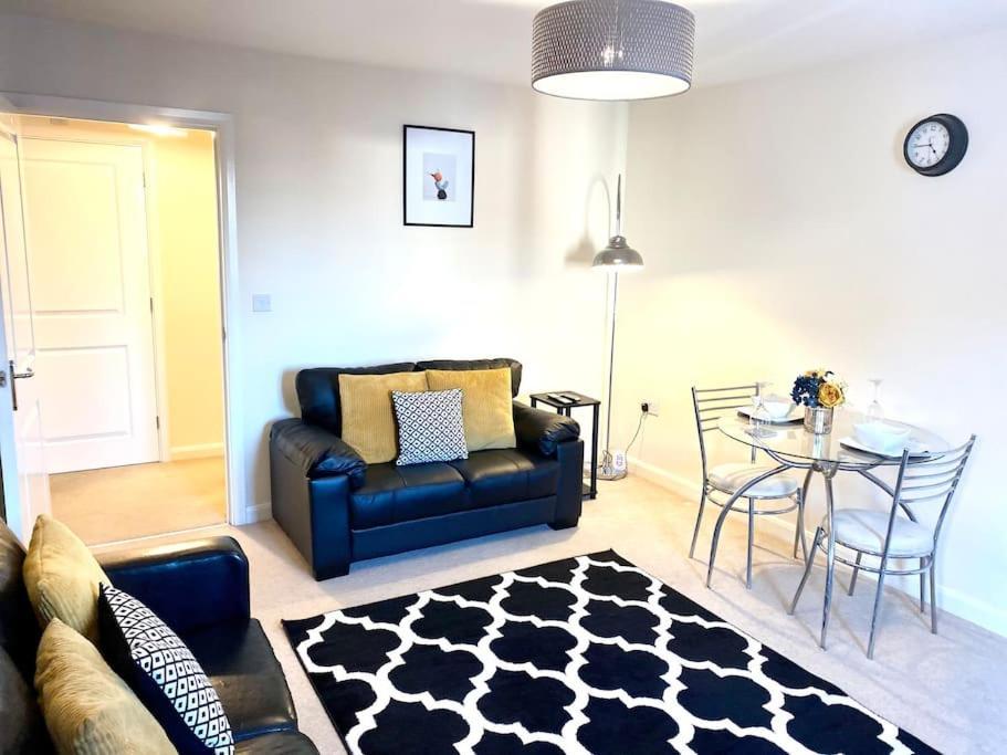 Amazing 2-Bed City Centre Apt With Parking Coventry Bagian luar foto