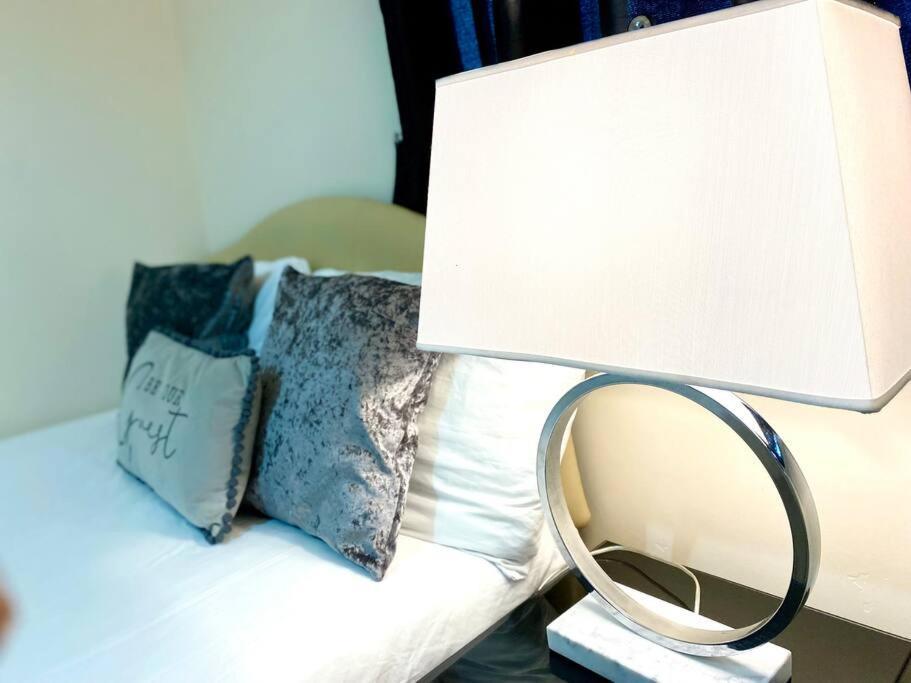 Amazing 2-Bed City Centre Apt With Parking Coventry Bagian luar foto