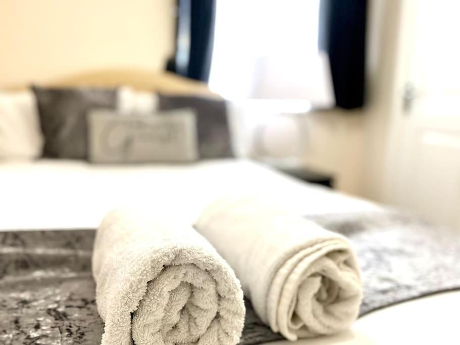 Amazing 2-Bed City Centre Apt With Parking Coventry Bagian luar foto
